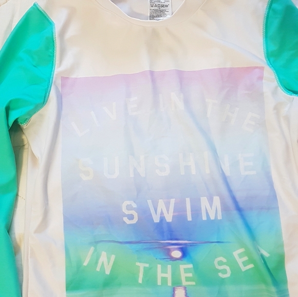 Old navy rash guard - Picture 1 of 1